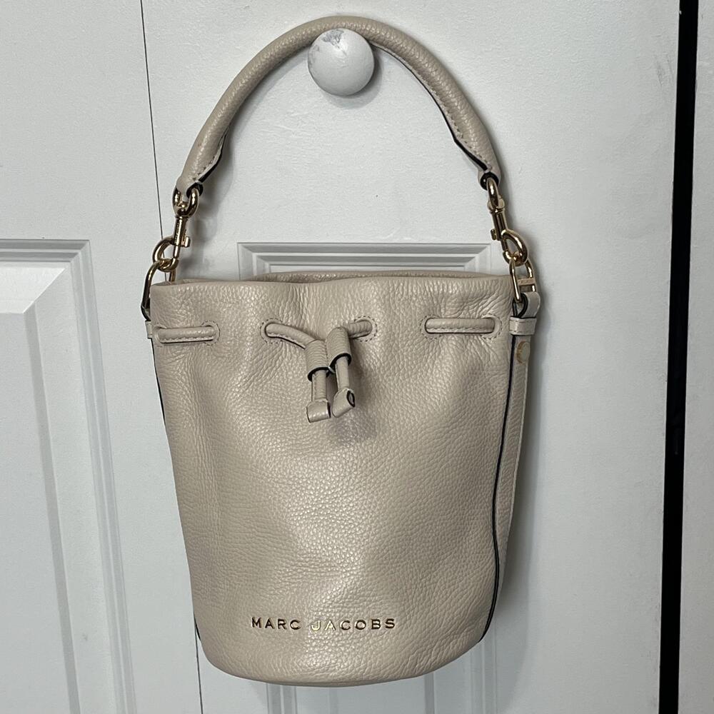 Marc Jacobs Bucket Bag Womens Small Beige Leather Drawstring Top Handle Purse